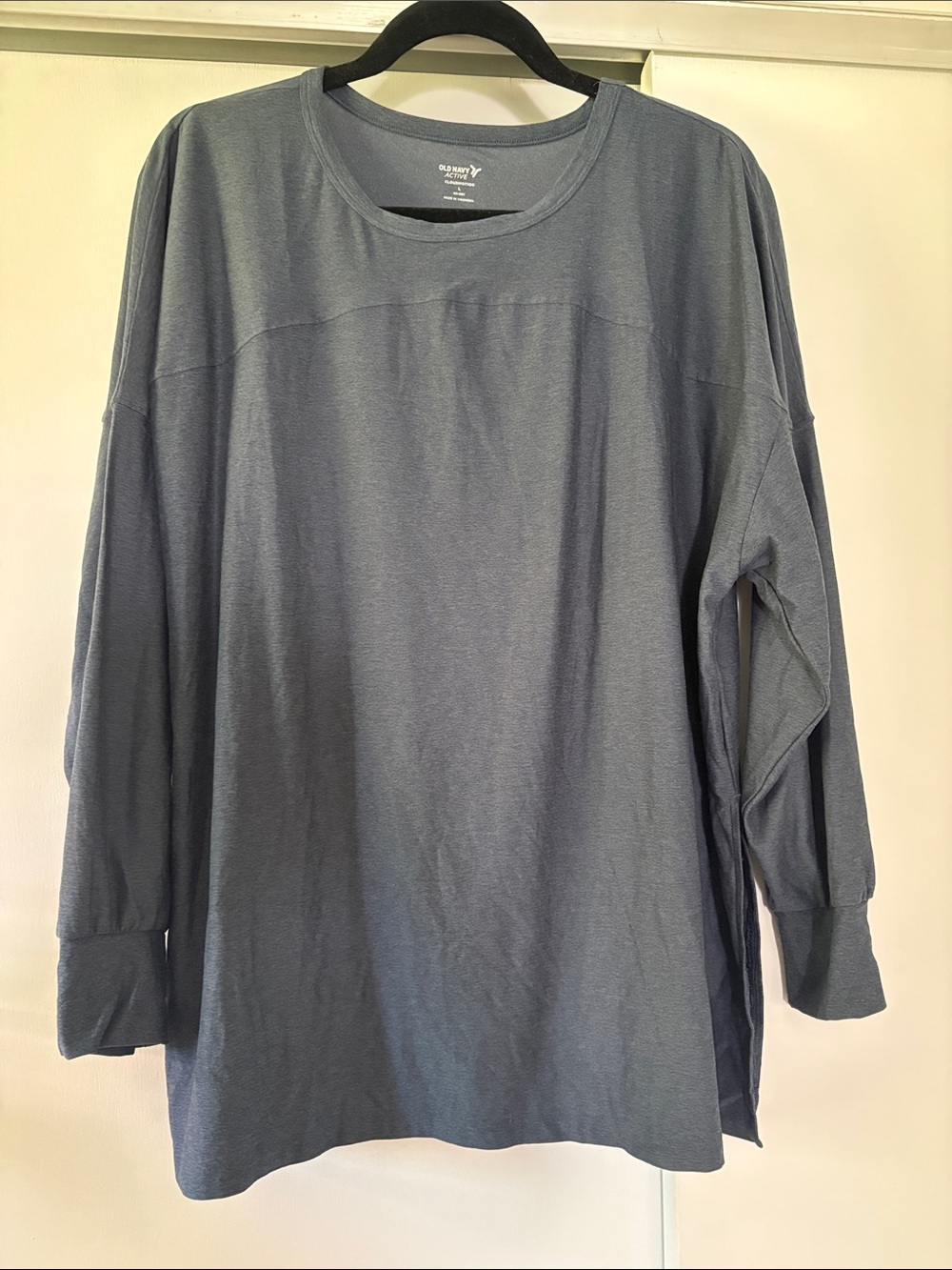 Old Navy Active Women’s large Long-Sleeve Cloudmotion Crewneck Blueish Gray